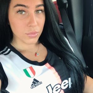 Meet your Posher, Valeria